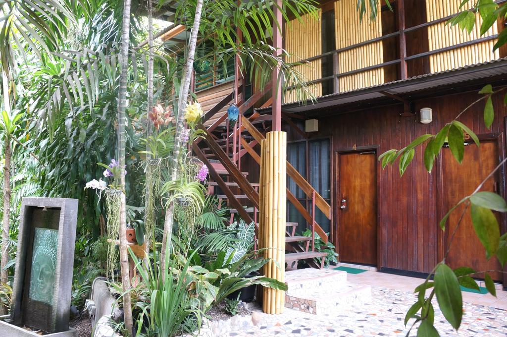 Raintree Lodge Порт-Морсби Экстерьер фото